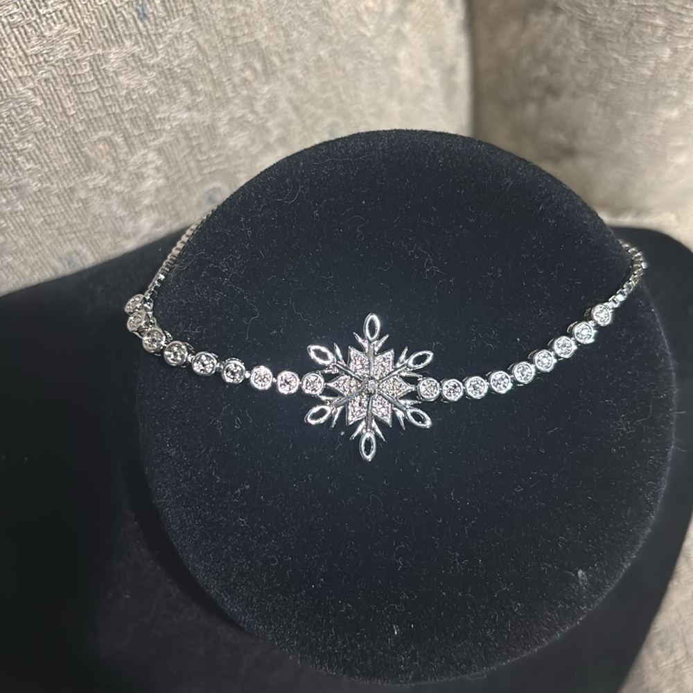 Sterling  Silver Snowflake Swarovski Adjustable Tennis Bracelet nwt